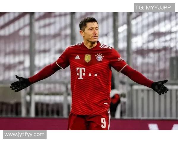 C罗与莱万谁才是当今足坛最佳前锋的真正王者之争